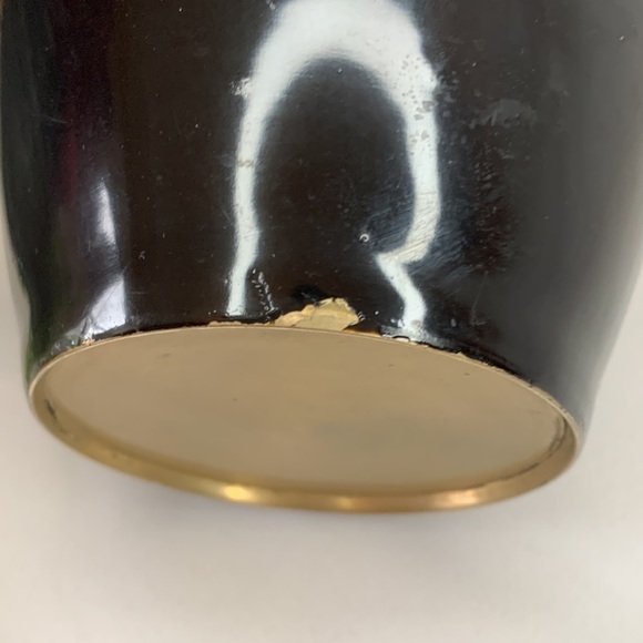 Vintage black Lacquer on brass with inlaid mother of pearl PEACOCKS vase - Picture 9 of 15